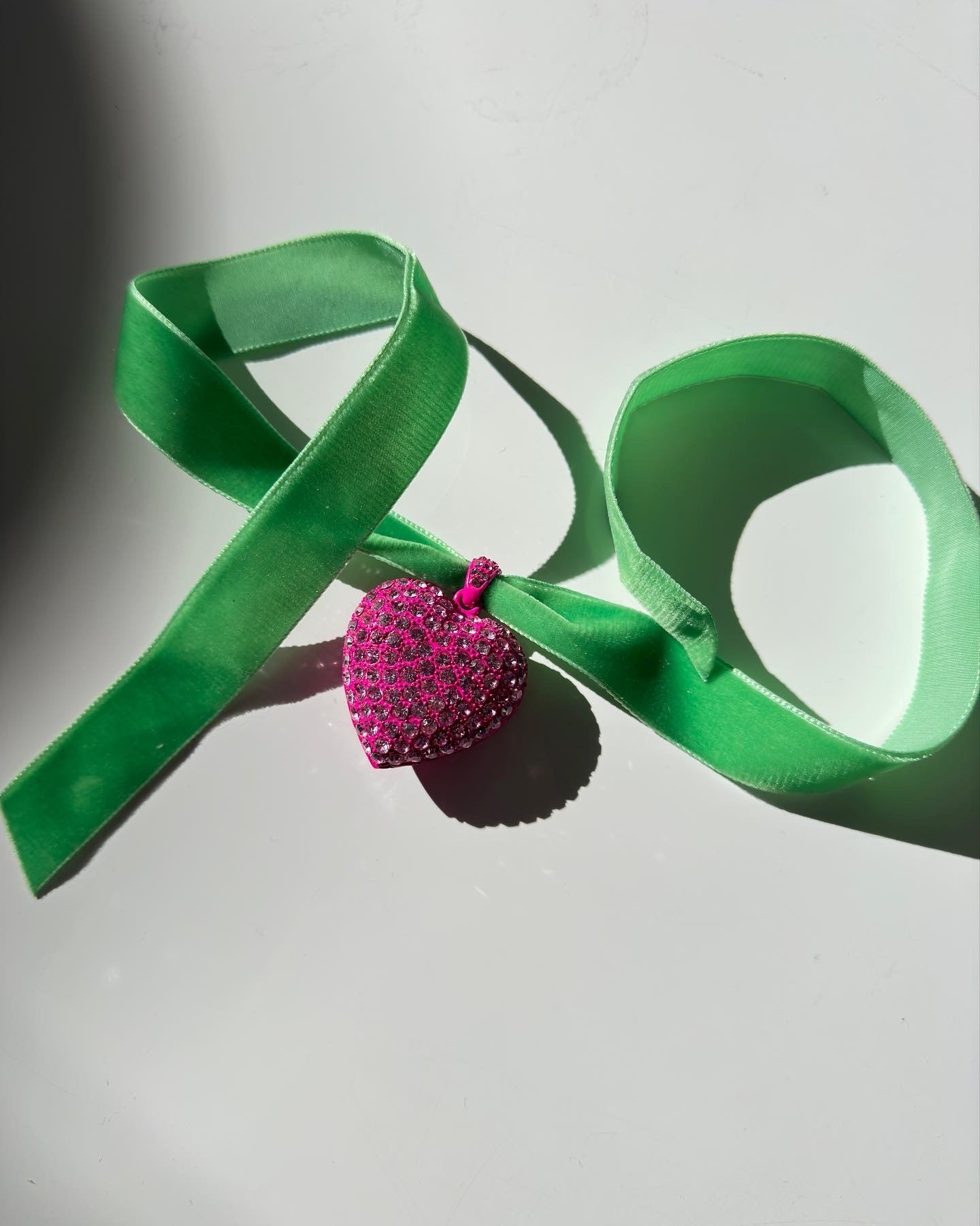 Grand Heart Ribbon Necklace